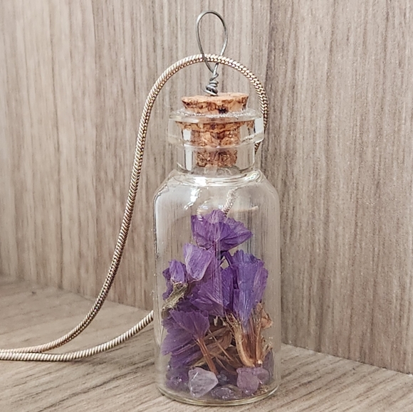 Dried flower & crystal bottle necklaces - Picture 8 of 10